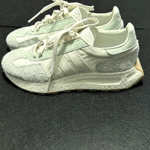 Adidas RETROPY E5 W Womens Size 9 Lifestyle Sneaker